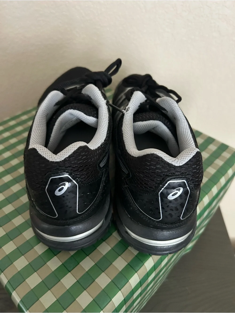 8.5 ASICS Gel-Rocket women’s Black volleyball Shoes